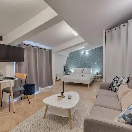 Apartment Renove Proche Arc Triomphe - 2p